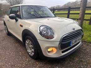 MINI HATCH 2015 (65) at SK Direct High Wycombe