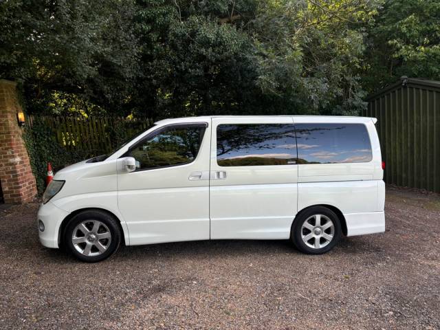 2006 Nissan Elgrand 3.5 V6 Highway Star